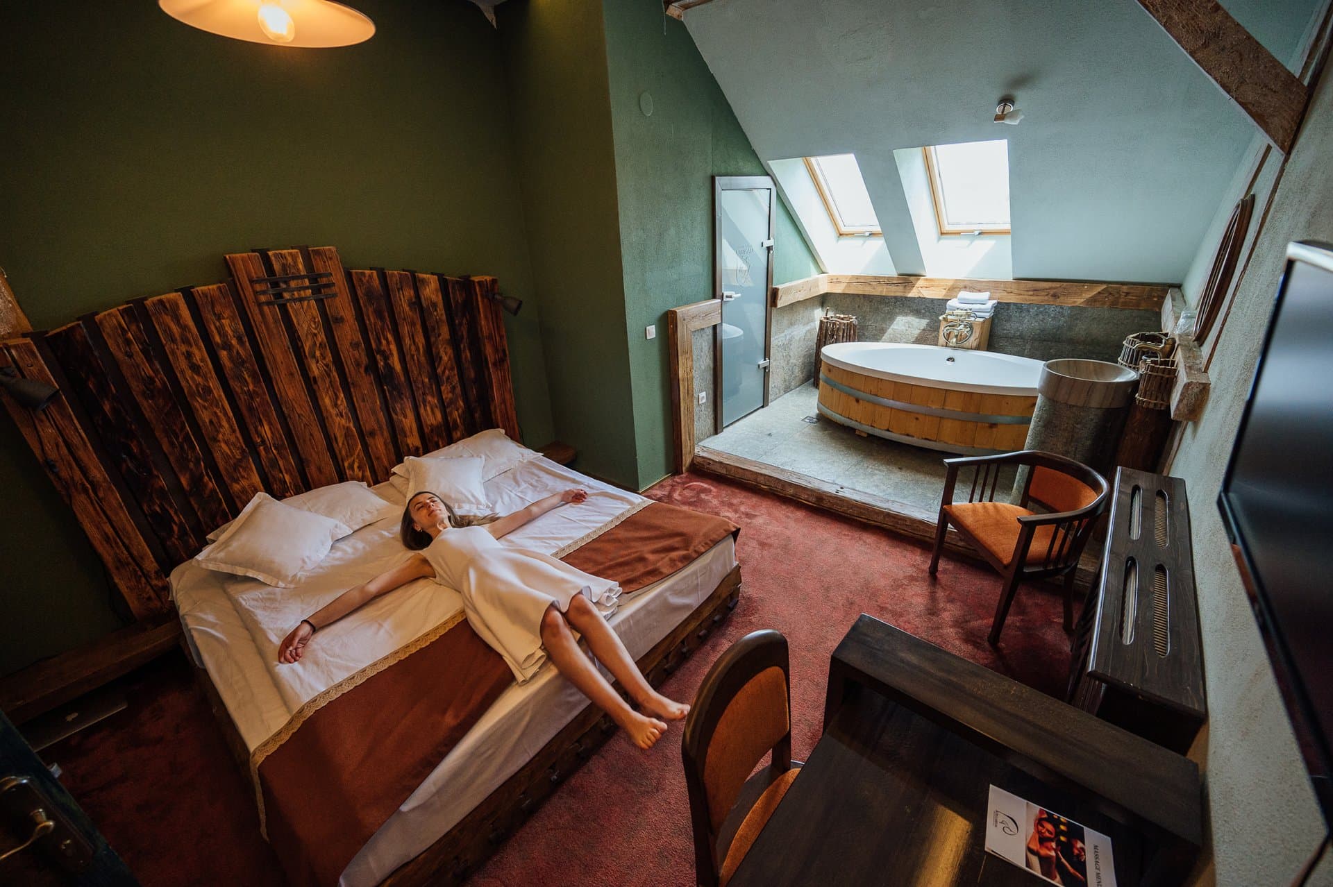 Unique suite with barrel tub