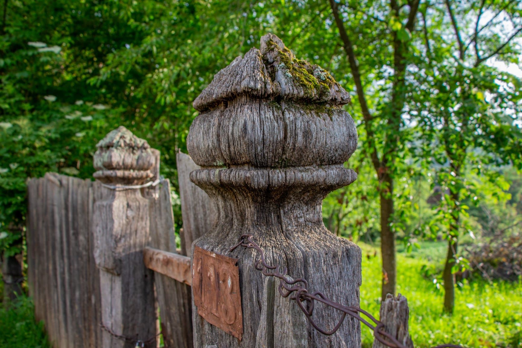 Joinery Studio - wooden post
