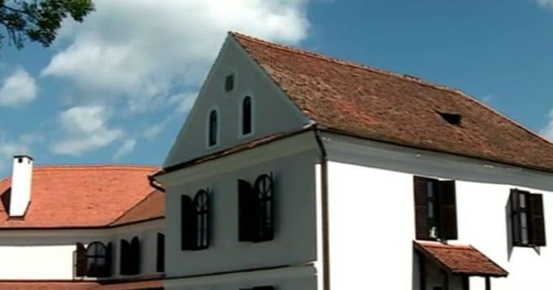 ROMÂNIA MEA. Doi tineri au reabilitat un castel construit pe la 1600, în județul Covasna